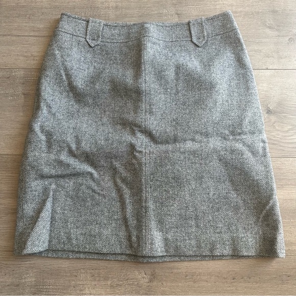 Talbots Dresses & Skirts - EUC Talbots gray a-line skirt - size 6
